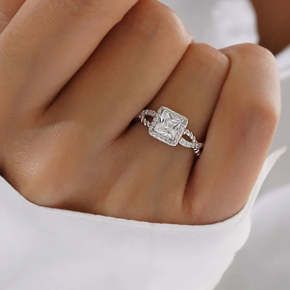 انگشتر نقره زنانه سولیتر مکعبی انگشتر نقره زنانه سولیتر مکعبی