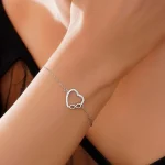 دستبند نقره زنانه مدل قلب نگین‌دار بی‌نهایت