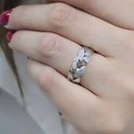 انگشتر نقره زنانه طرح بافت نگیندار / هدیه یادگار