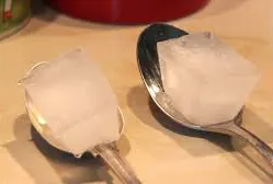 10 روش تشخیص نقره اصل از بدل راهکارهای علمی و کاربردی 4 شناسایی نقره اصل با یخ