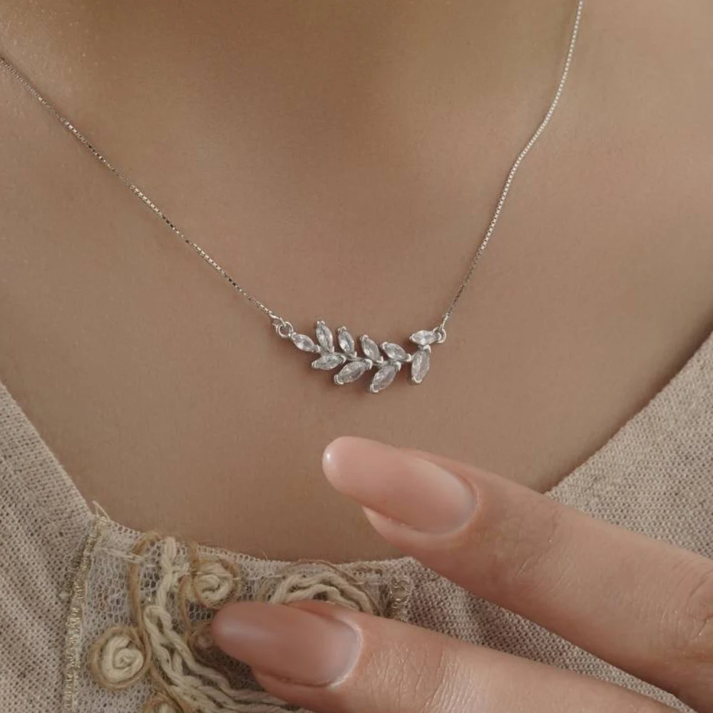 گردنبند نقره زنانه مدل گلبرگ | خرید قسطی اسنپپی از فروشگاه یادگار گردنبند نقره زنانه مدل گلبرگ | خرید قسطی اسنپپی از فروشگاه یادگار