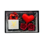باکس کوچک با قلب بالشتی و دو عدد گل رز سایز 12*19