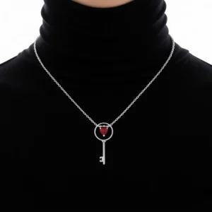 گردنبند نقره اصل 925 مدل کلید نگیندار و قلب یاقوت سرخ
