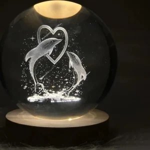 چراغ خواب رومیزی گوی شیشه‌ای طرح دلفین و قلب